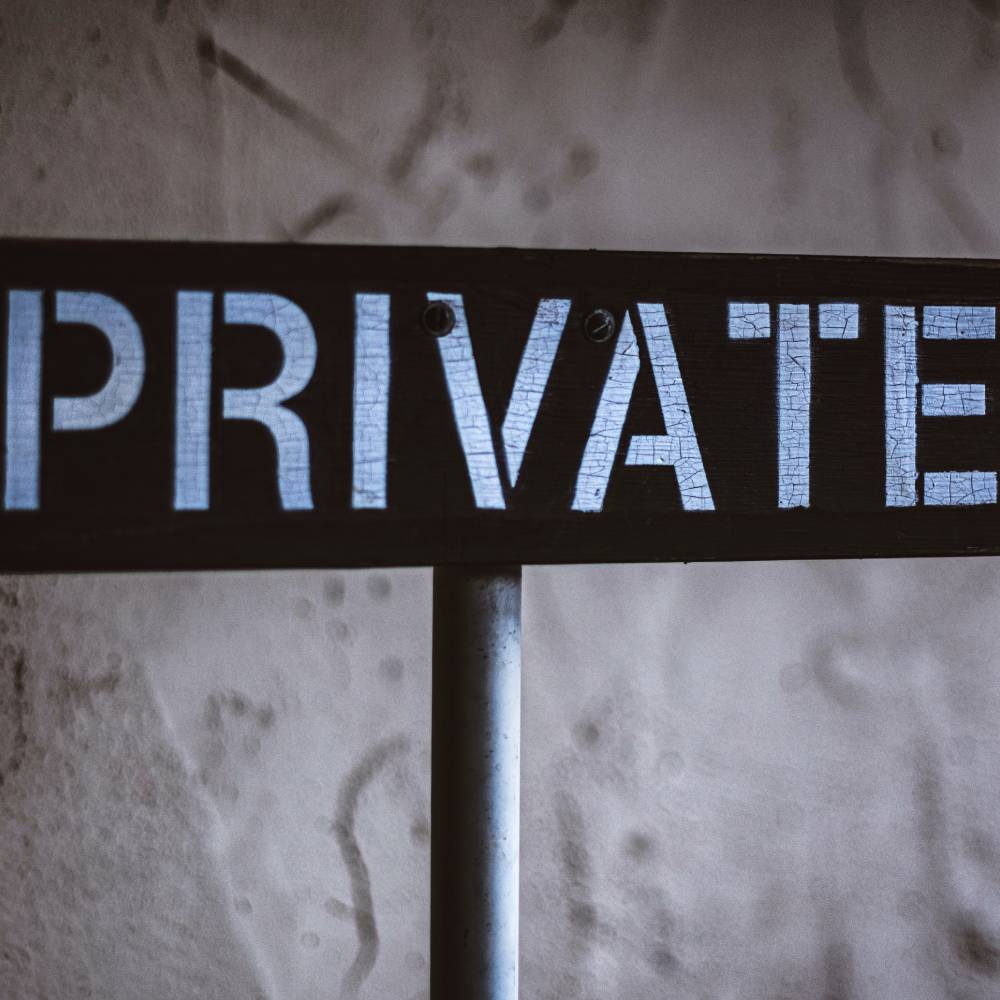 a sign that says private