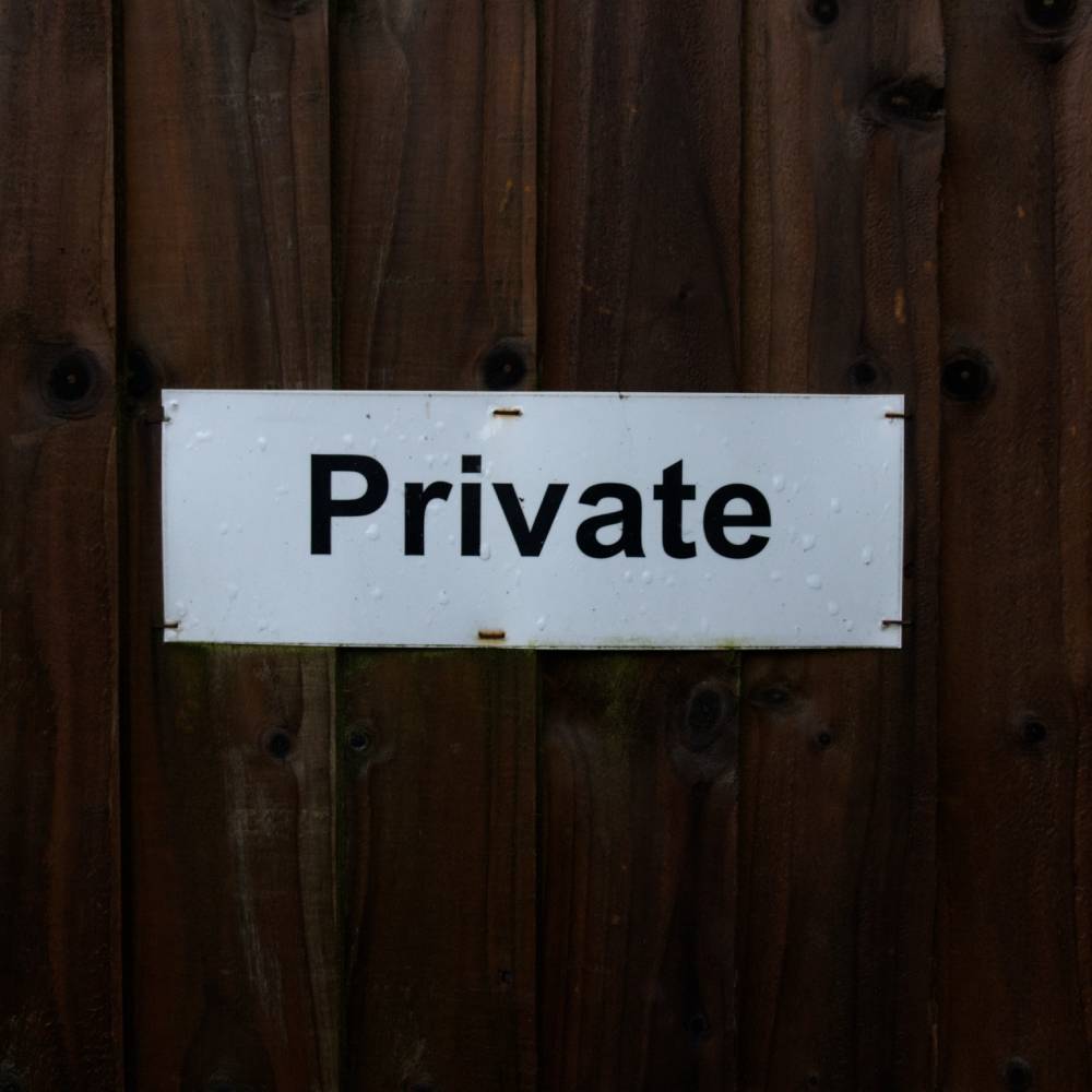 a sign that say private mounted on a wooden board